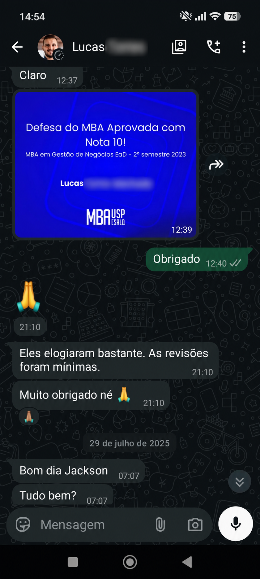 Print com sobrenomes borrados